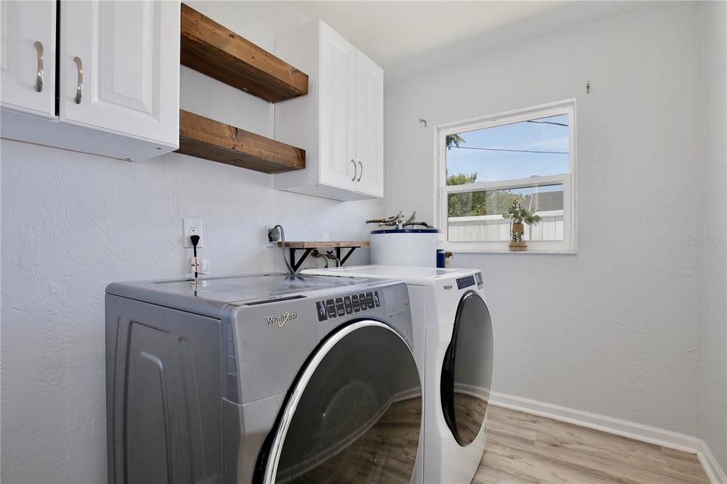 Interior, Washer, Wood Texture Flooring