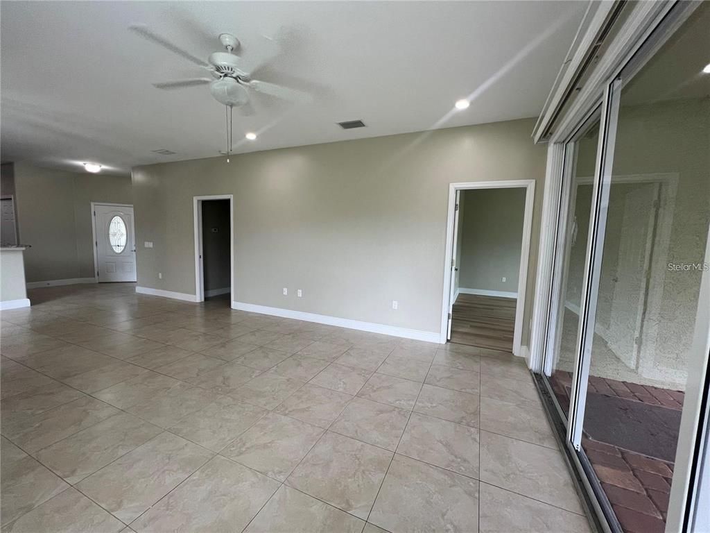 Empty room, Interior, Recessed Lighting