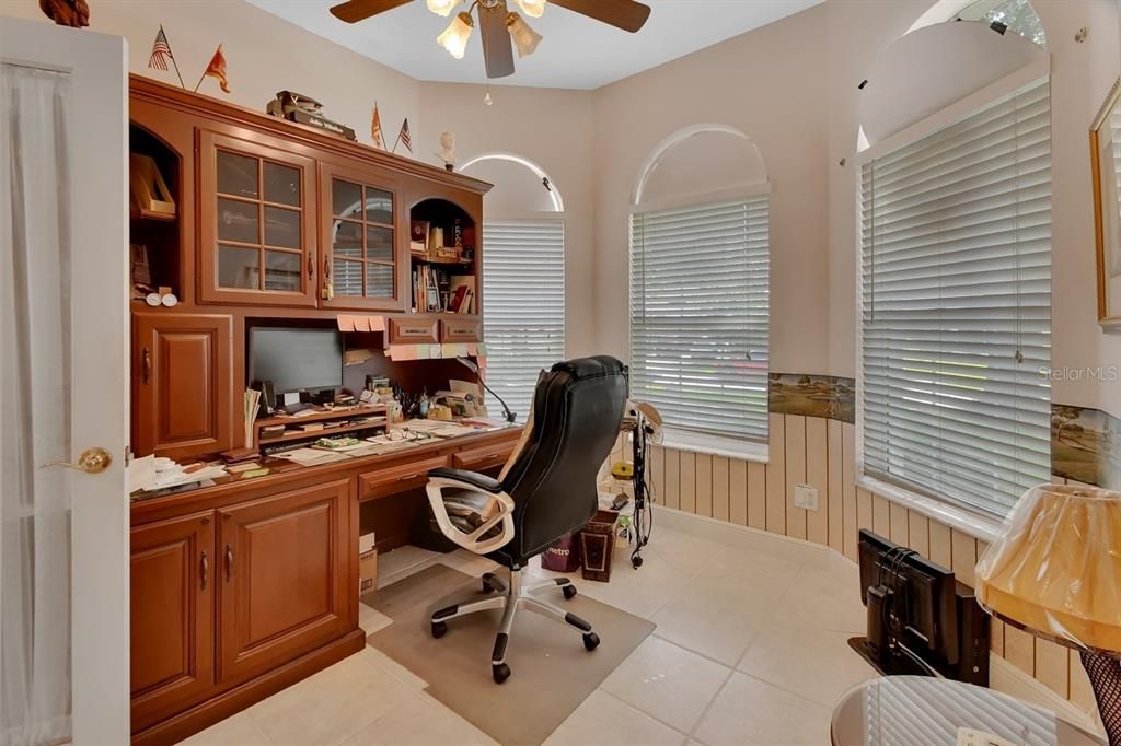 Home Office, Interior