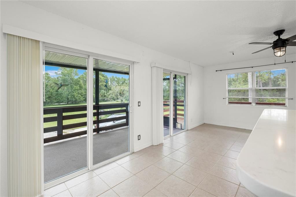 Empty room, Interior