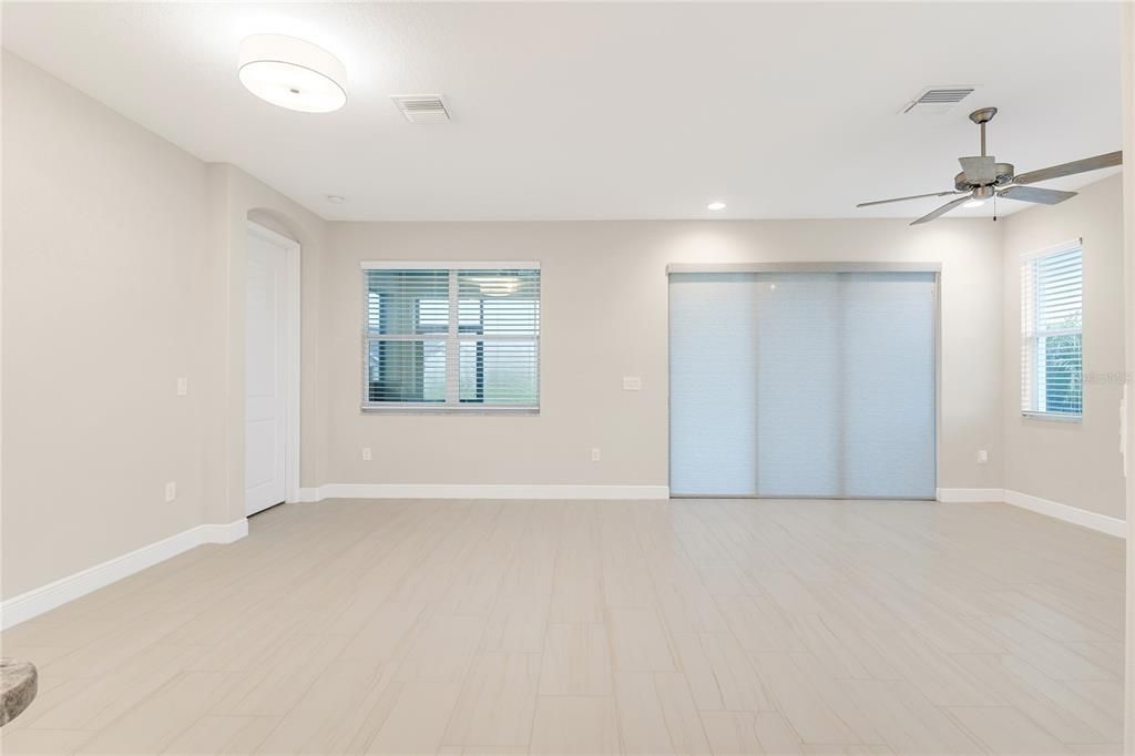 Empty room, Interior, Recessed Lighting