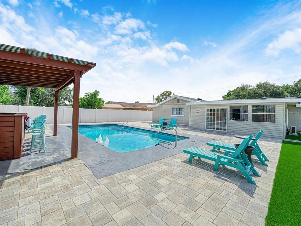 Exterior, Pool