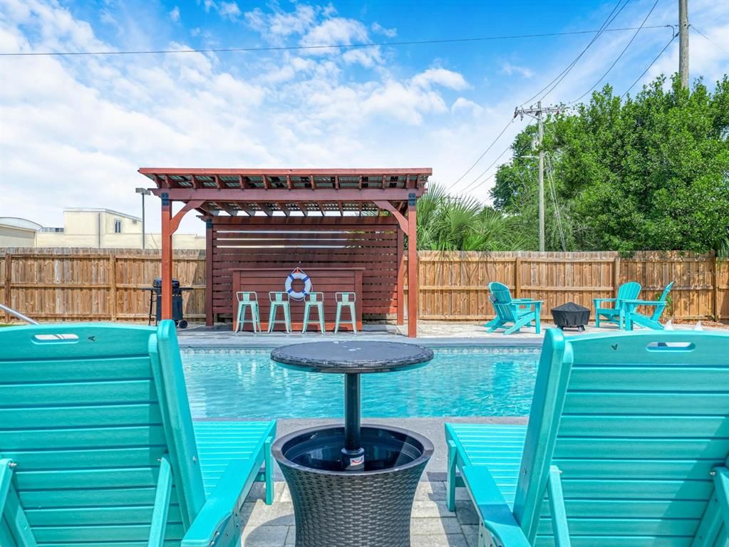 Exterior, Pool