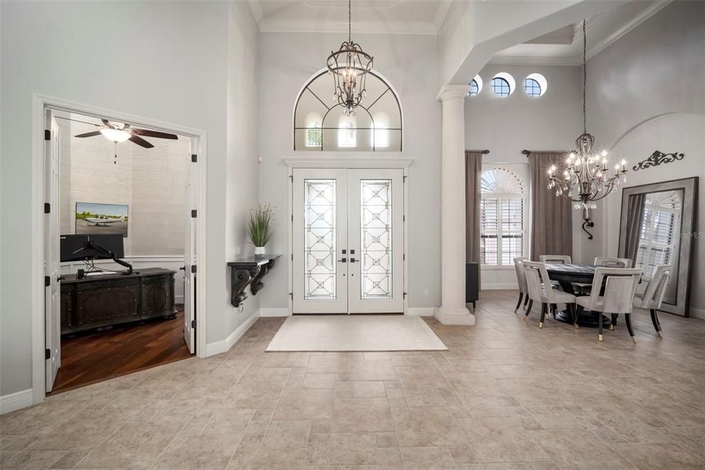 Chandelier, Dining room, Interior, Pendant Lights, Wood Texture Flooring