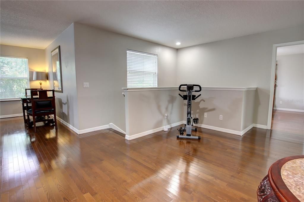 Fitness Equipment, Interior, Recessed Lighting, Wood Texture Flooring