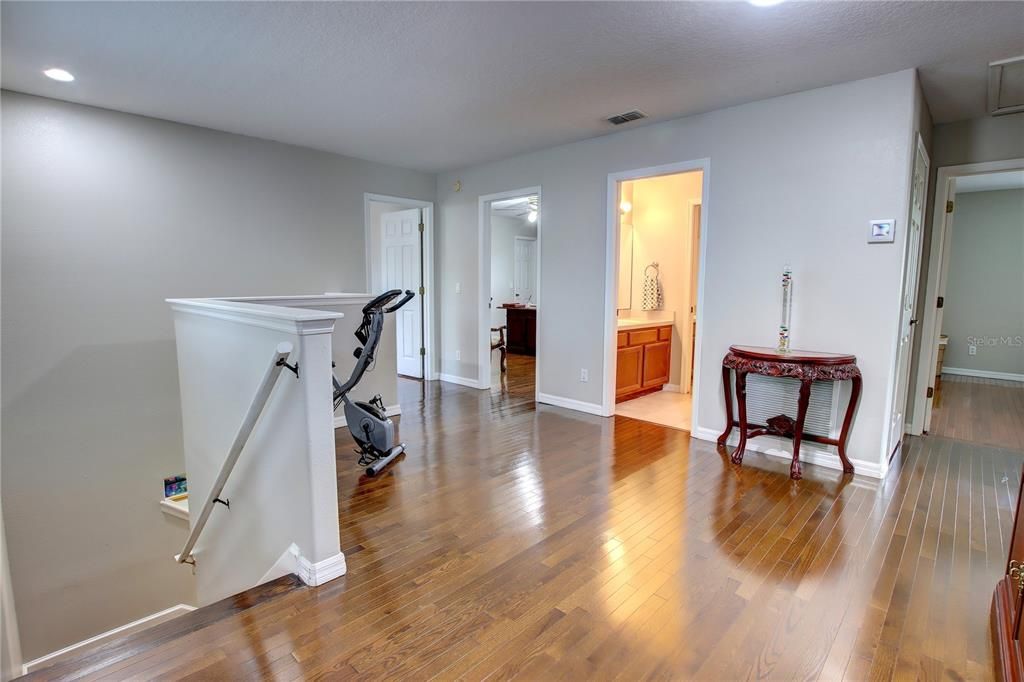 Fitness Equipment, Interior, Recessed Lighting, Wood Texture Flooring