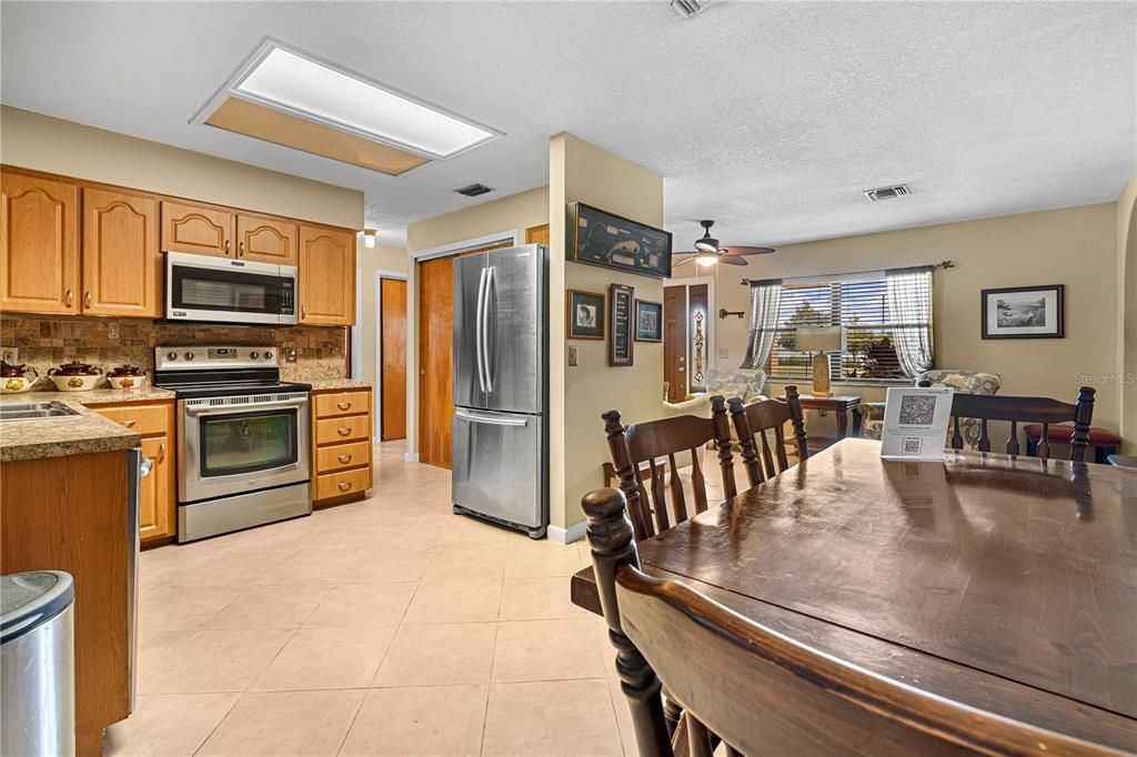 Dining room, Interior, Kitchen, Stainless Steel Appliances