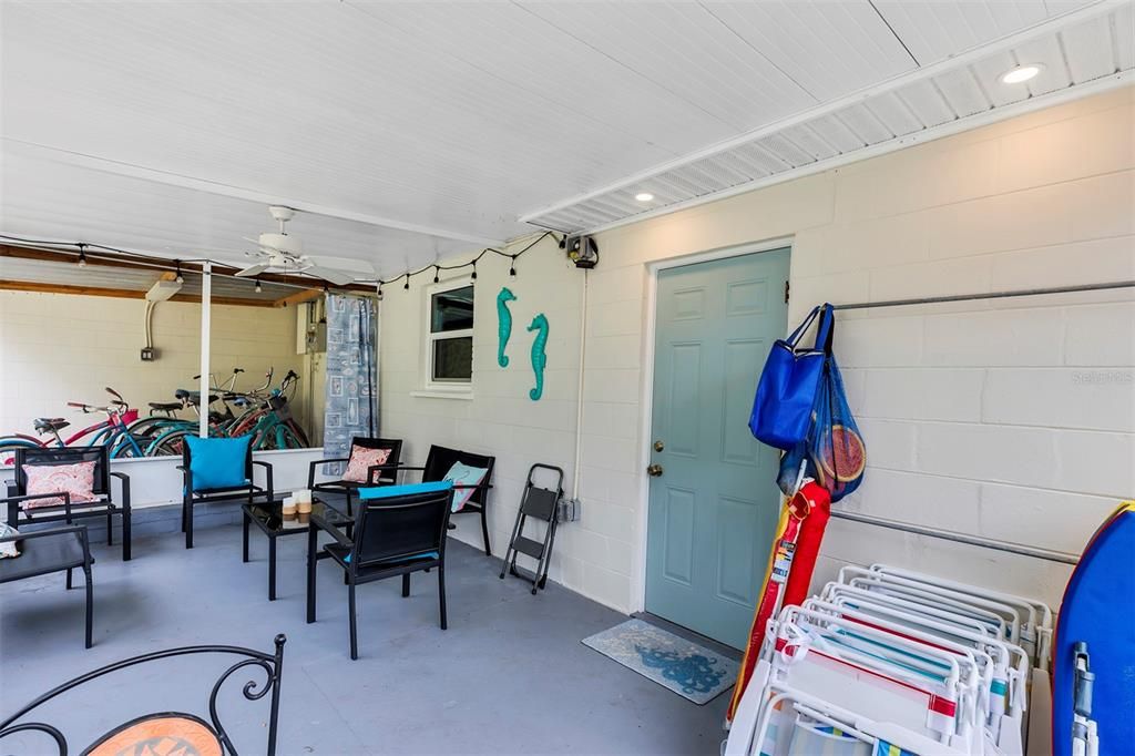 Dining room, Garage, Interior