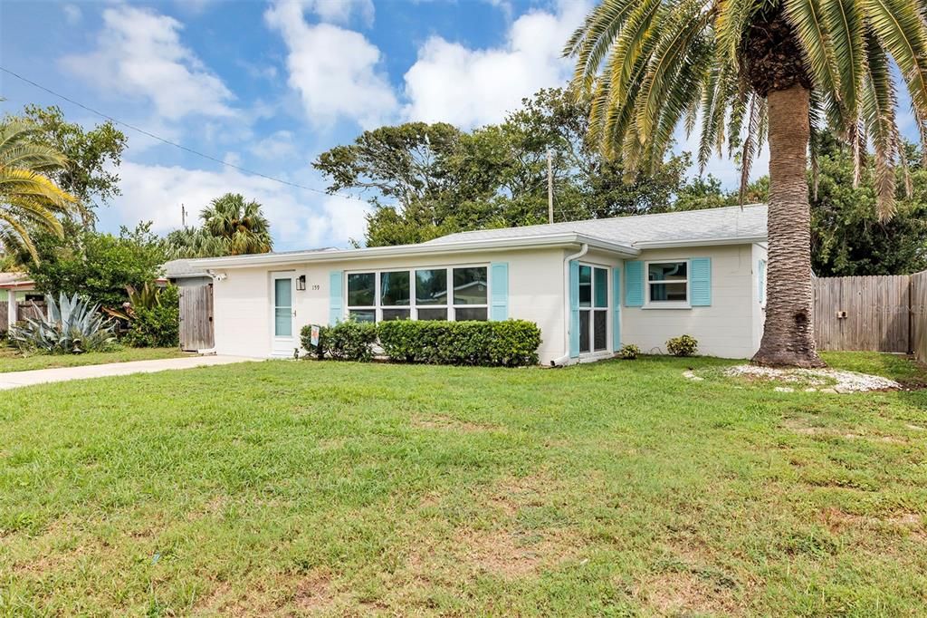 Backyard, Exterior, Facade, Ranch