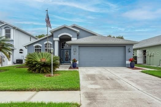 Attached, Exterior, Facade, American Craftsman