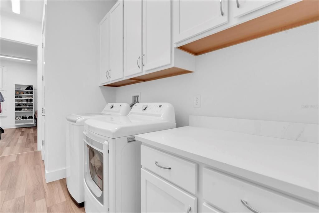 Interior, Washer, Wood Texture Flooring