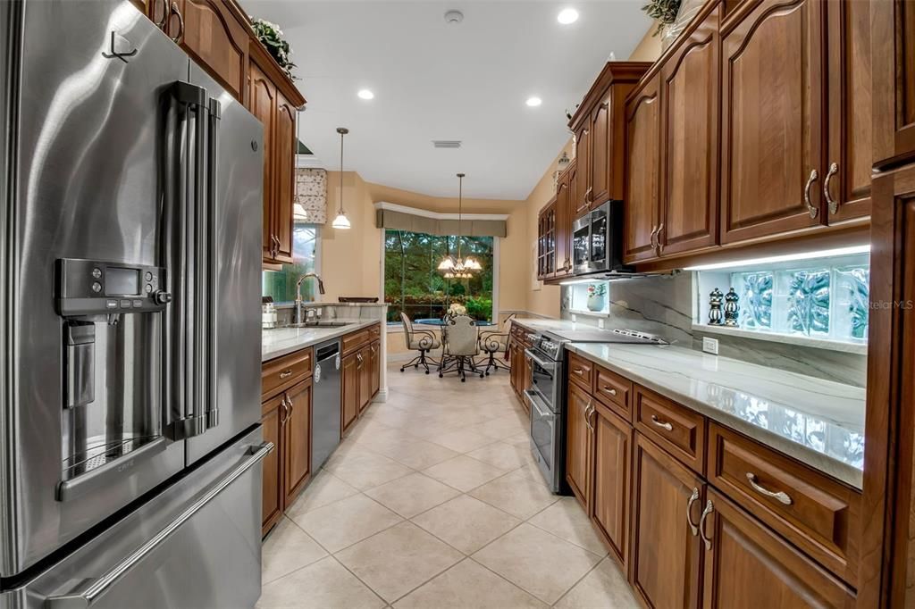 Dining room, Interior, Kitchen, Pendant Lights, Recessed Lighting, Stainless Steel Appliances