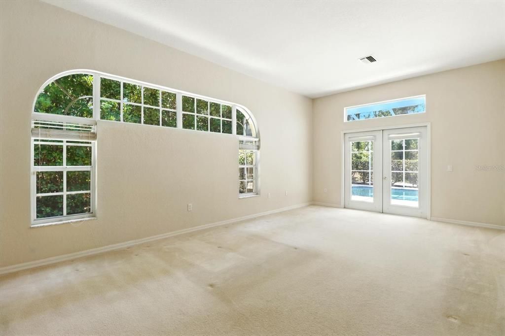 Empty room, Interior