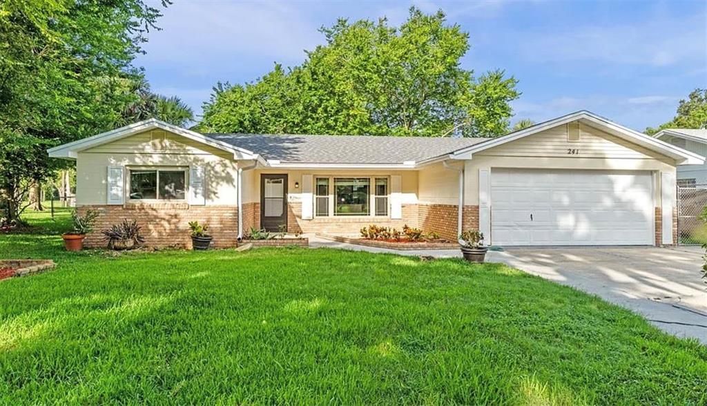Attached, Exterior, Facade, Ranch