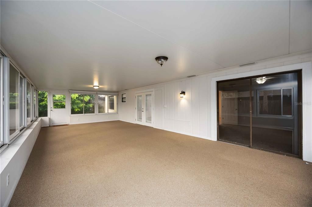 Empty room, Interior