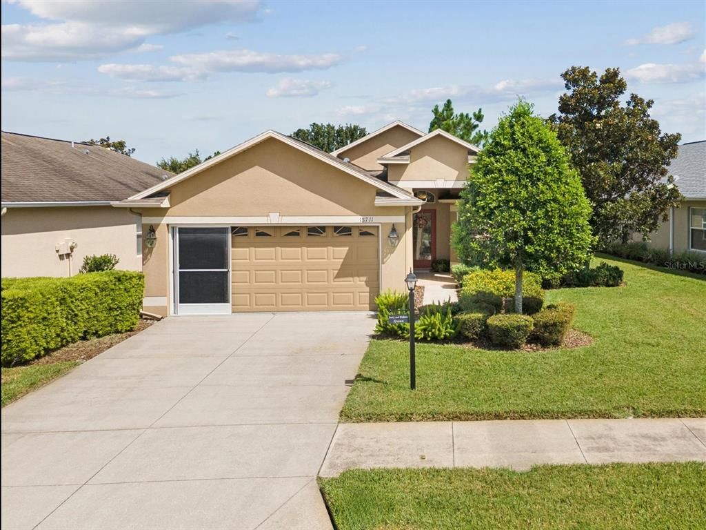 Attached, Exterior, Facade, American Craftsman