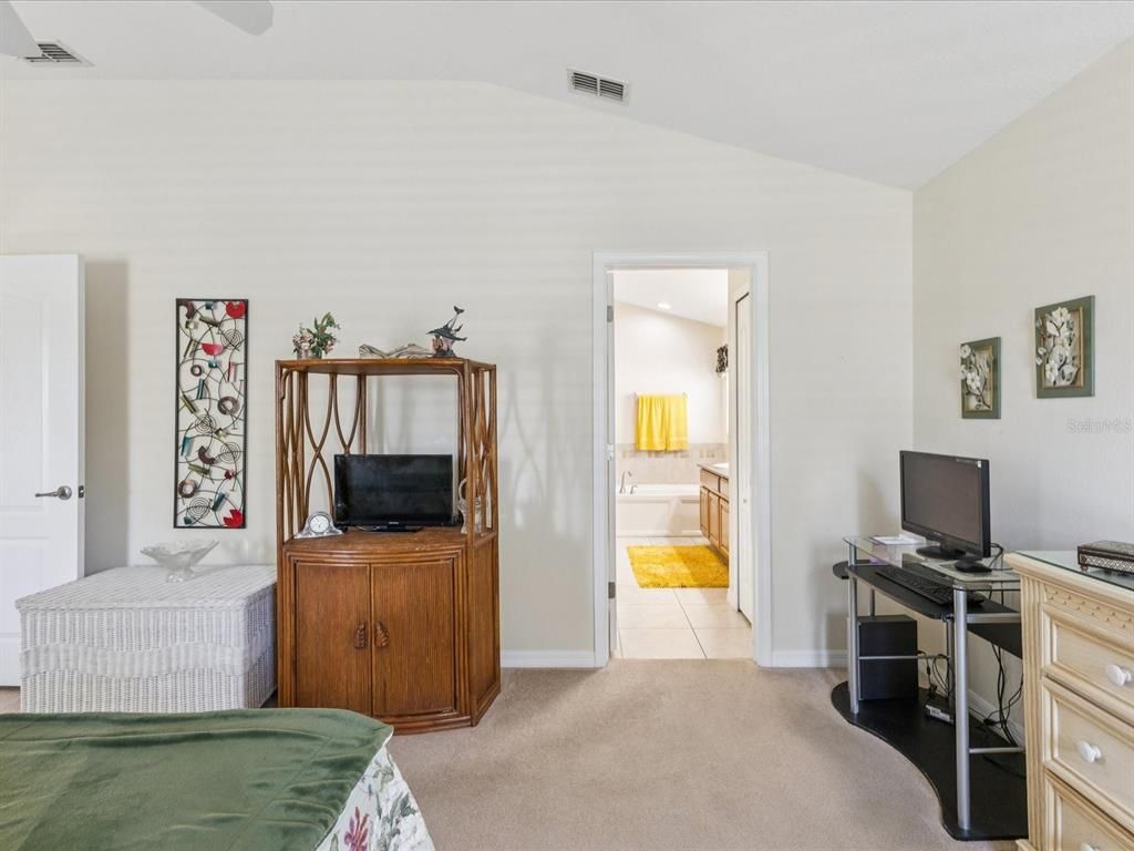 Home Office, Interior