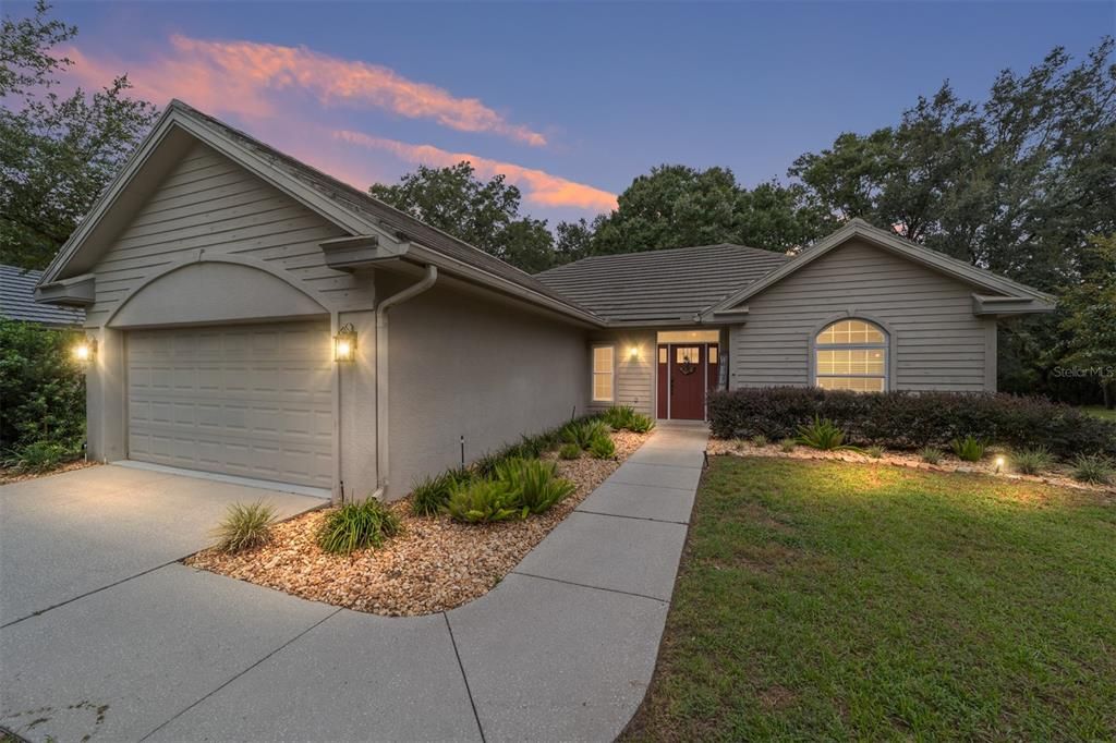 Attached, Exterior, Facade, Ranch