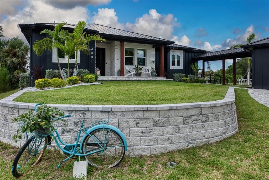 Backyard, Exterior, Facade, Ranch
