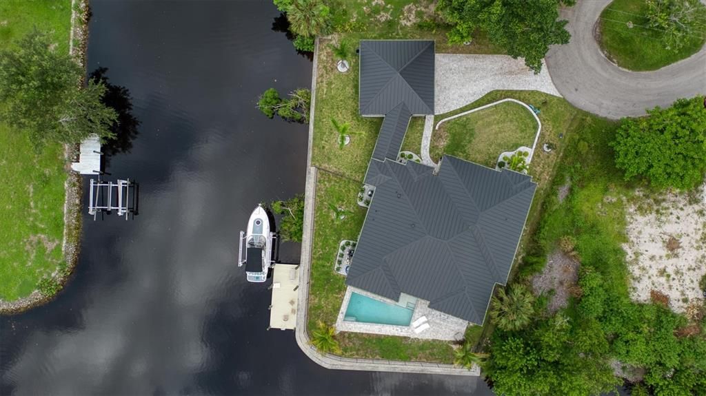 Exterior, Drone