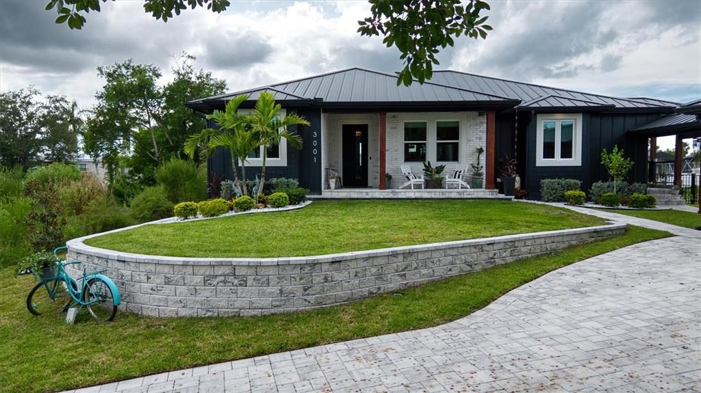 Backyard, Exterior, Facade, Ranch