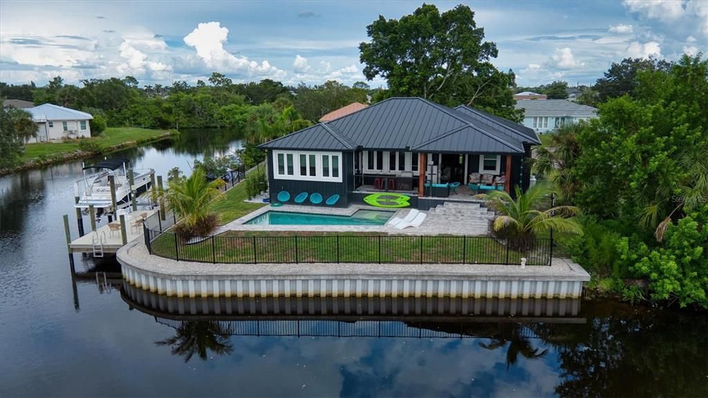 Exterior, Pool