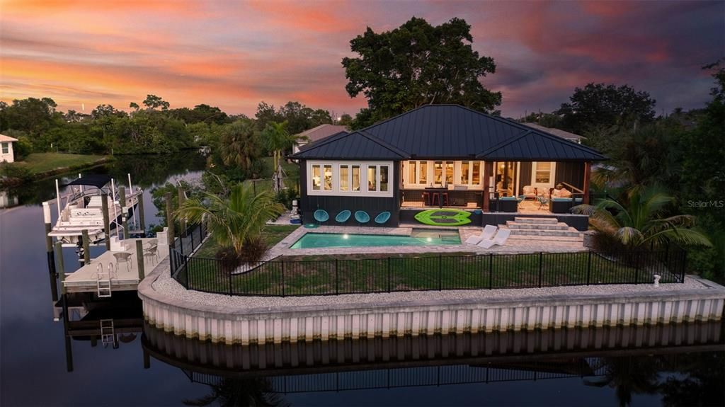 Exterior, Pool
