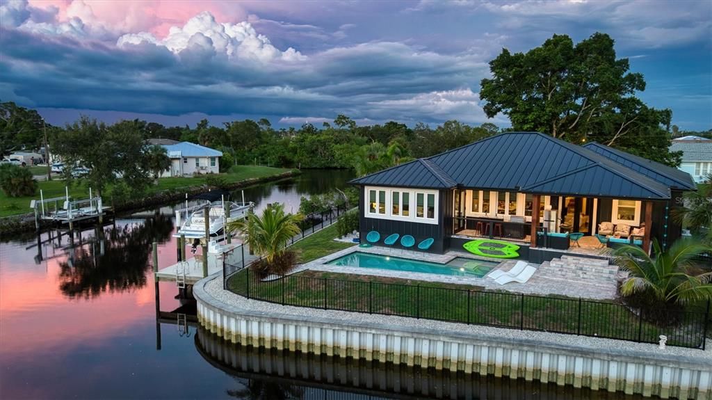 Exterior, Pool