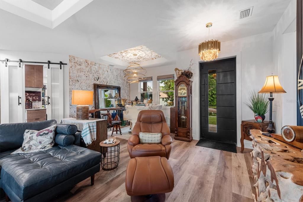 Chandelier, Dining room, Interior, Living room, Pendant Lights, Wood Texture Flooring