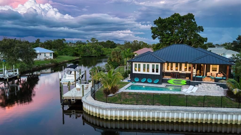 Exterior, Pool