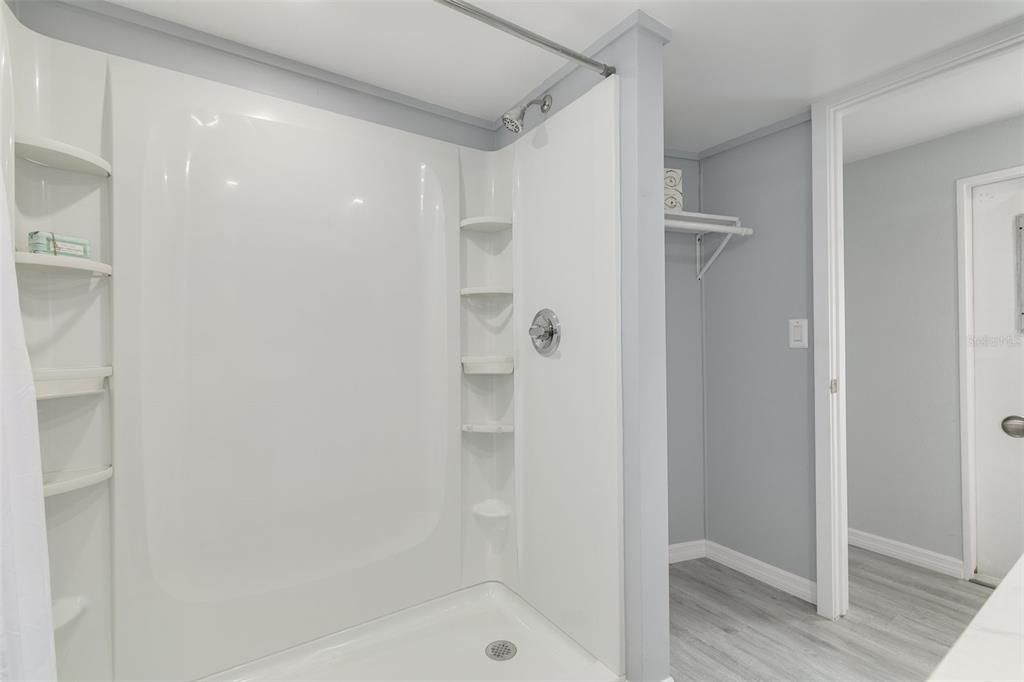 Bathroom, Interior, Walk-in Closets, Wood Texture Flooring