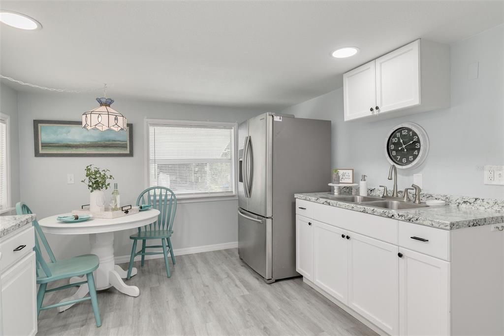 Dining room, Interior, Kitchen, Pendant Lights, Recessed Lighting, Wood Texture Flooring