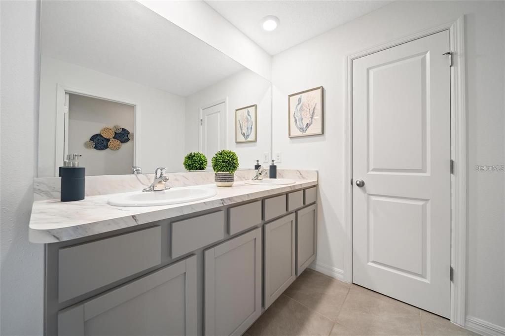 Bathroom, Dual Sink Vanities, Interior, Recessed Lighting