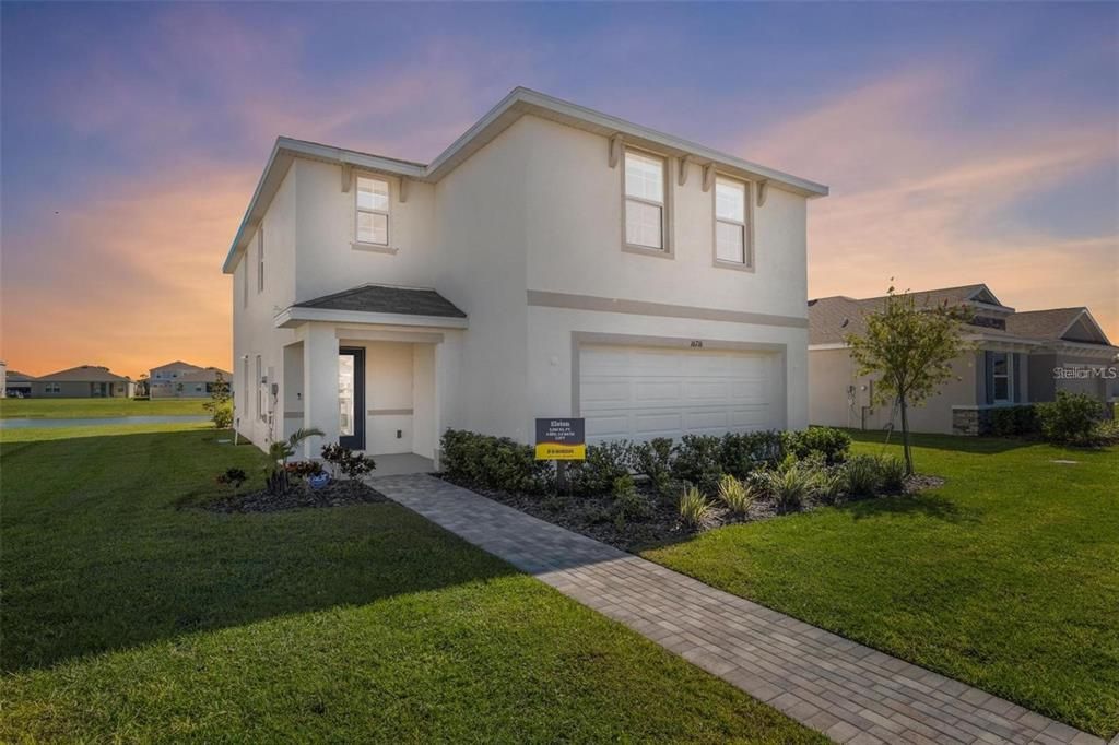 Attached, Exterior, Facade, Modern