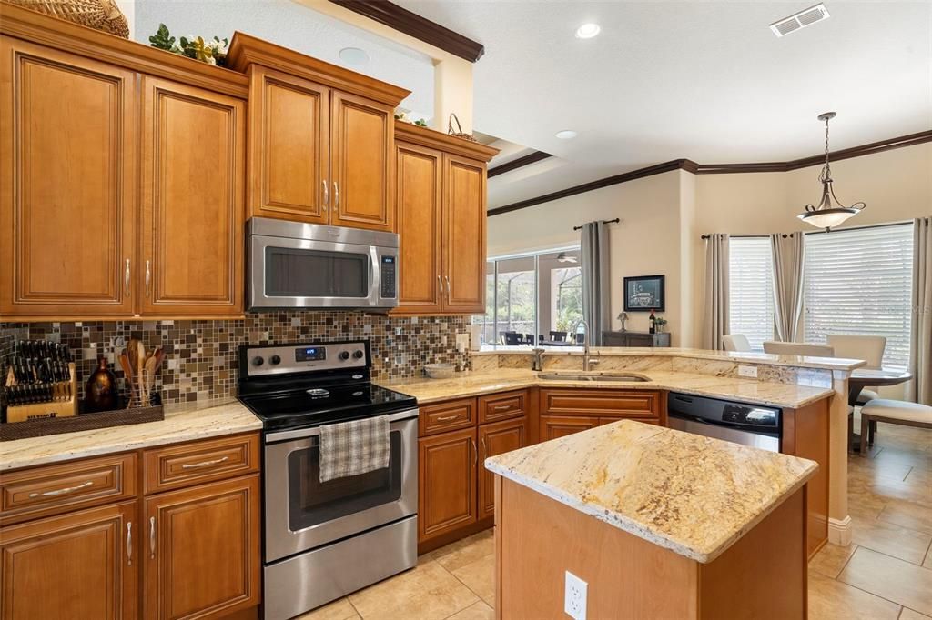 Dining room, Interior, Kitchen, Pendant Lights, Recessed Lighting, Stainless Steel Appliances