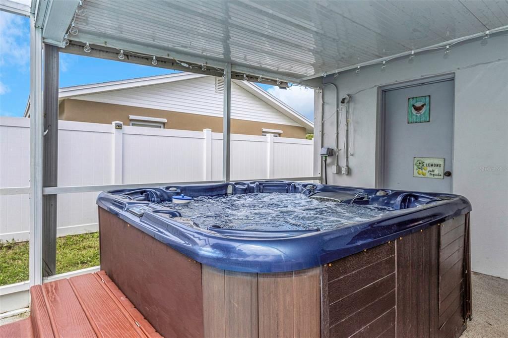 Exterior, Hot Tub