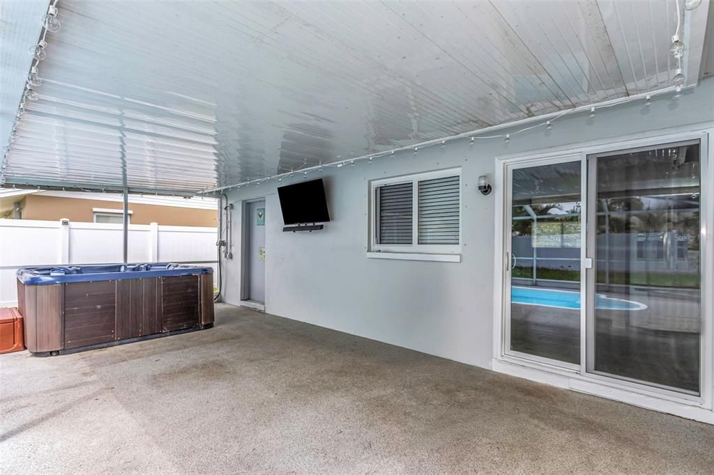 Exterior, Hot Tub