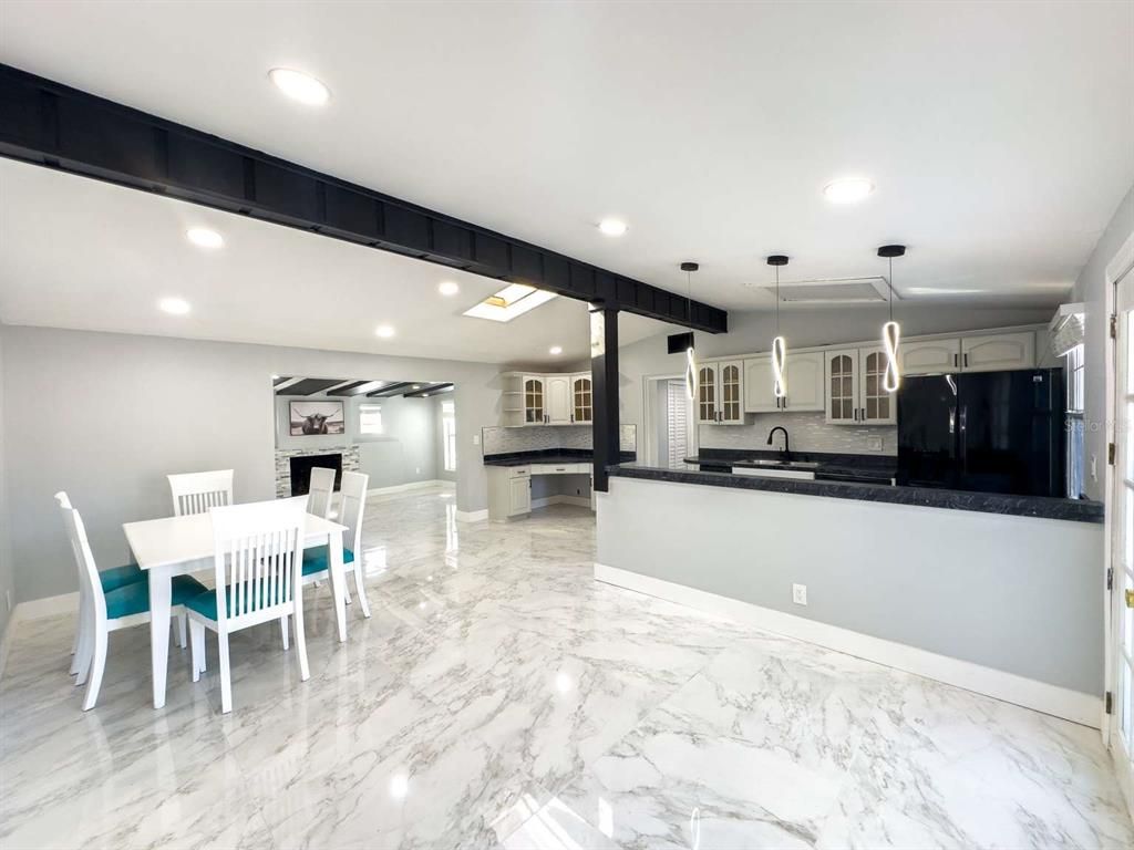 Dining room, Interior, Kitchen, Marble, Pendant Lights, Recessed Lighting