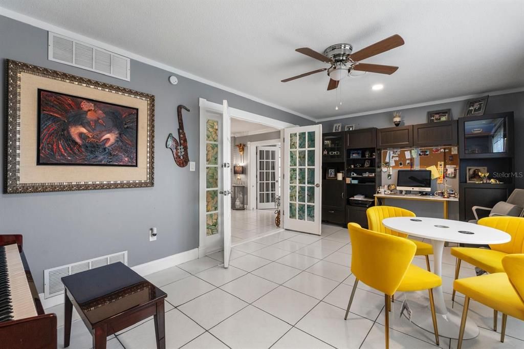 Dining room, Interior, Recessed Lighting