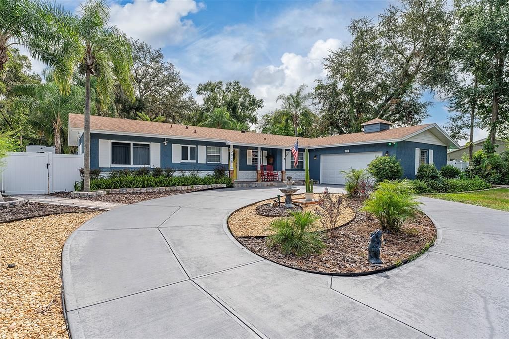 Attached, Exterior, Facade, Ranch