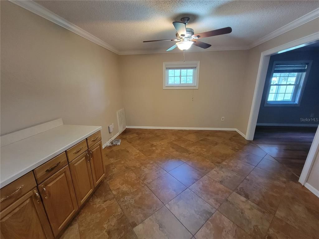 Empty room, Interior