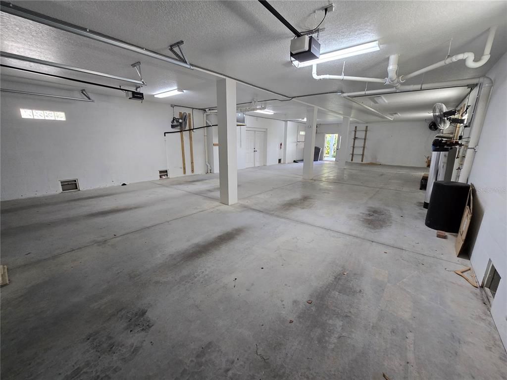 Garage, Interior
