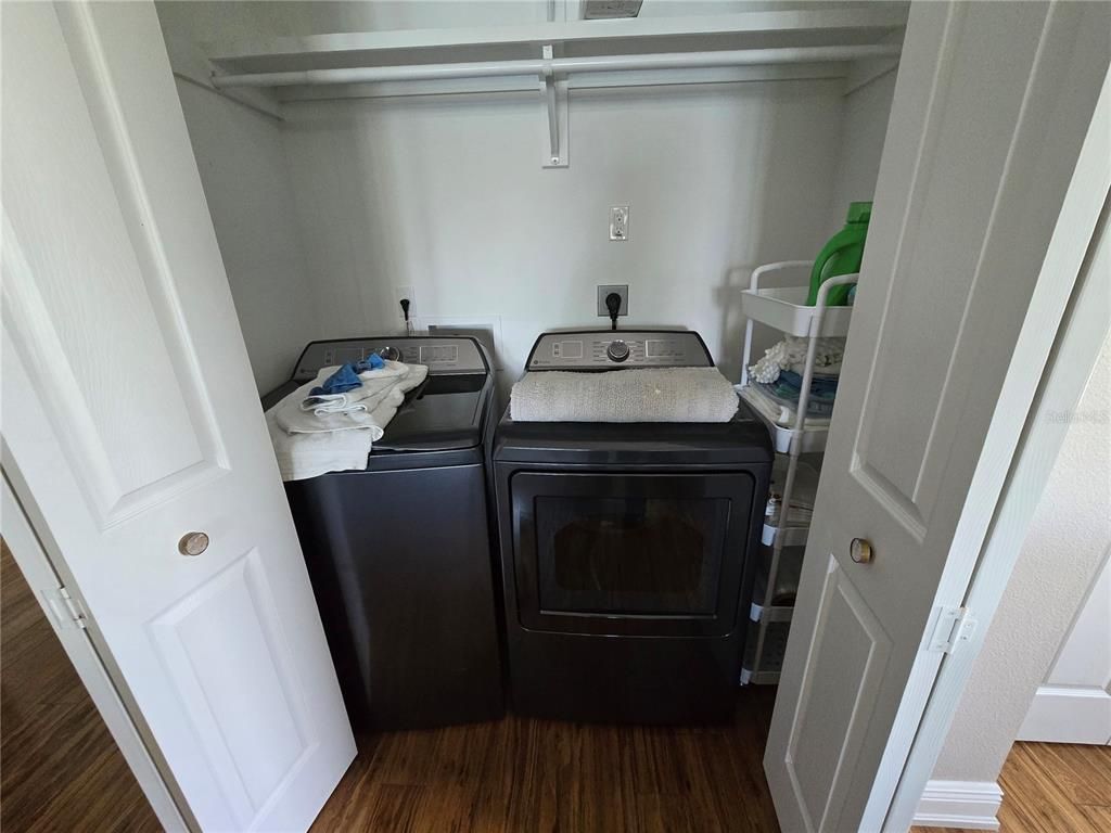 Interior, Washer, Wood Texture Flooring