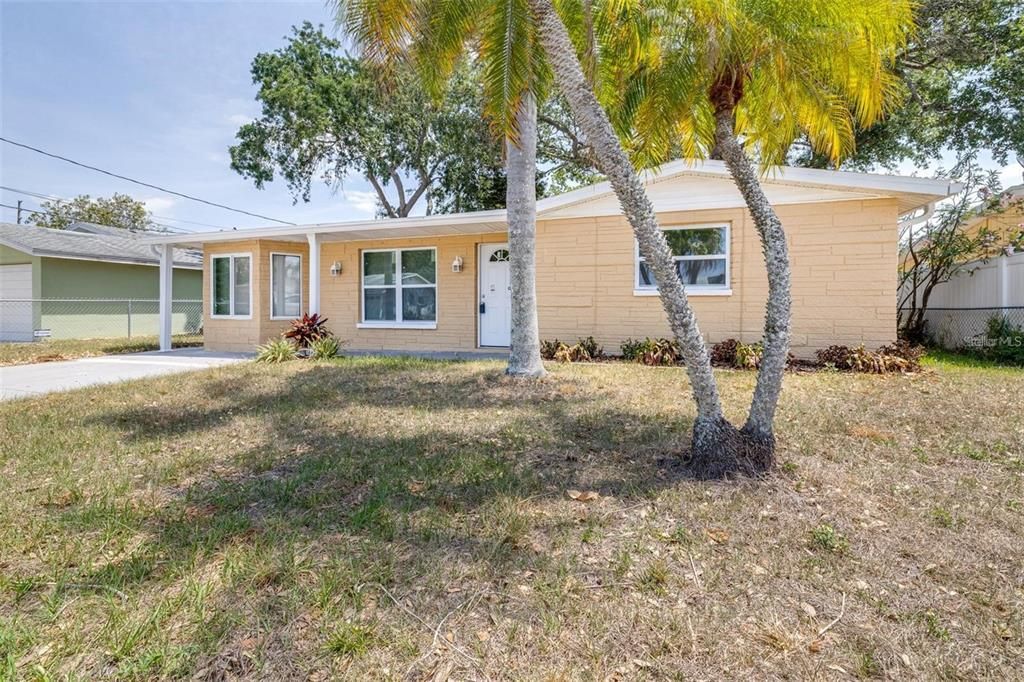 Backyard, Exterior, Facade, Ranch