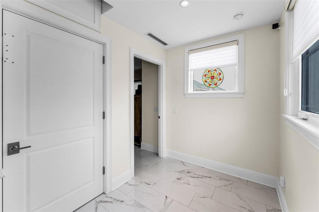 Empty room, Interior, Marble, Recessed Lighting
