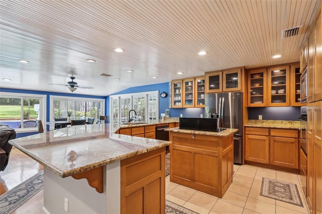 Dining room, Interior, Kitchen, Recessed Lighting, Stainless Steel Appliances
