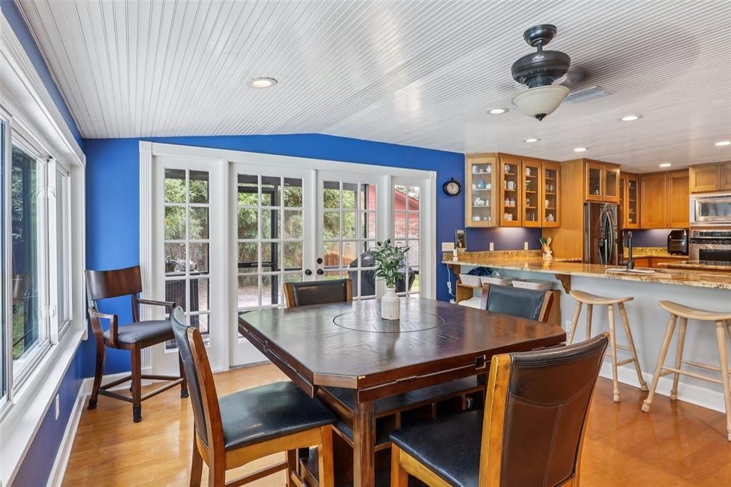 Dining room, Interior, Kitchen, Recessed Lighting, Wood Texture Flooring