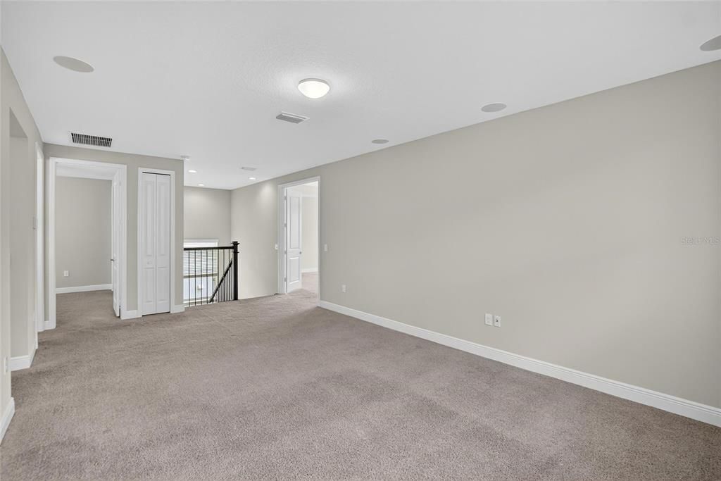Empty room, Interior, Recessed Lighting