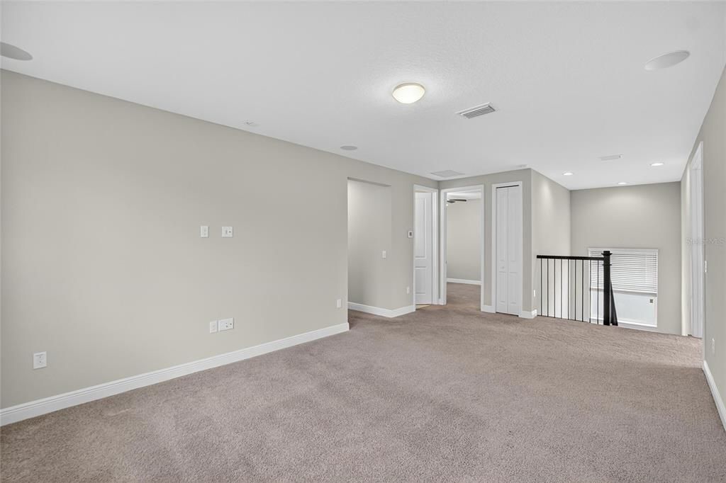 Empty room, Interior, Recessed Lighting