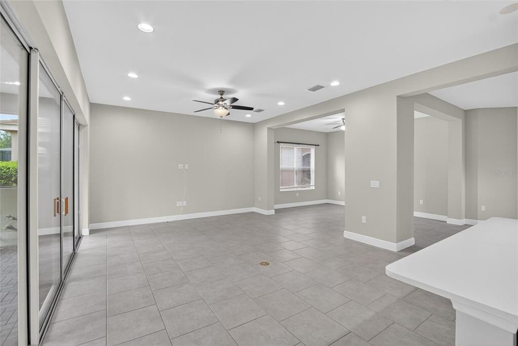 Empty room, Interior, Recessed Lighting